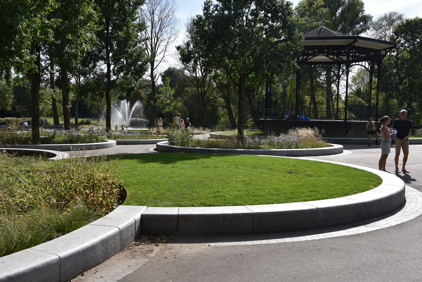 oosterpark-amsterdam-burosantenco-park-renovatie-landschapsarchitectuur-klimaatadaptief-biodiversiteit-stadspark-muziekkoepel-vasteplanten-gazon