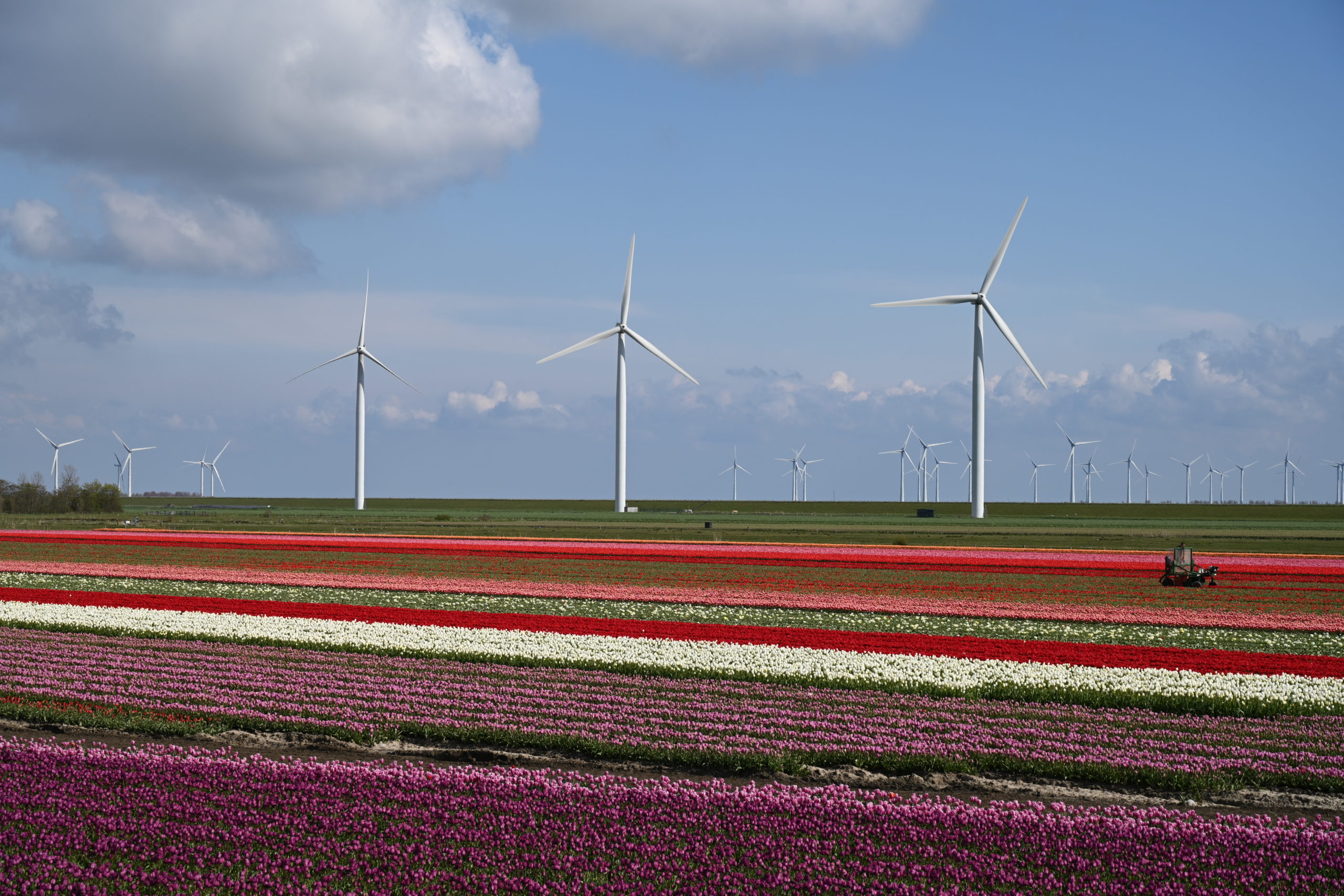 Schone energie-opwekkers in het landschap